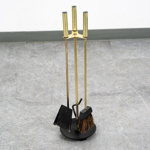 Mid century modern fireplace - modern,